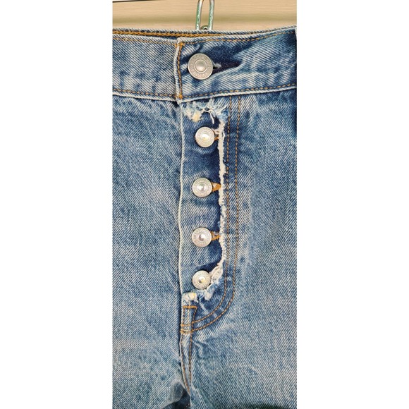 Women's Levi's 501 Cut-Off Exposed‎ Button Fly Light Wash Denim Shorts Size 31 - Picture 5 of 8
